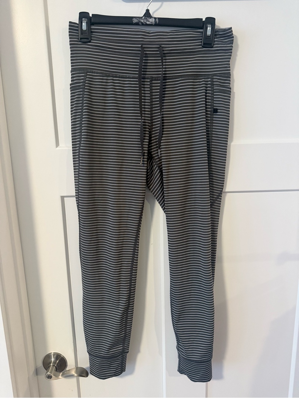 Halara Striped Jogger  in Gray and White - NWOT 7/8 length size large
